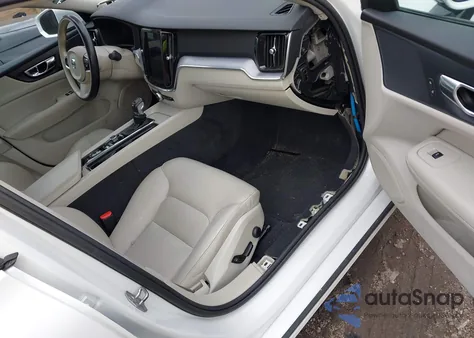 2019 Volvo S60 T6 Momentum z USA, uszkodzony, nr VIN 7JRA22TK5KG017976